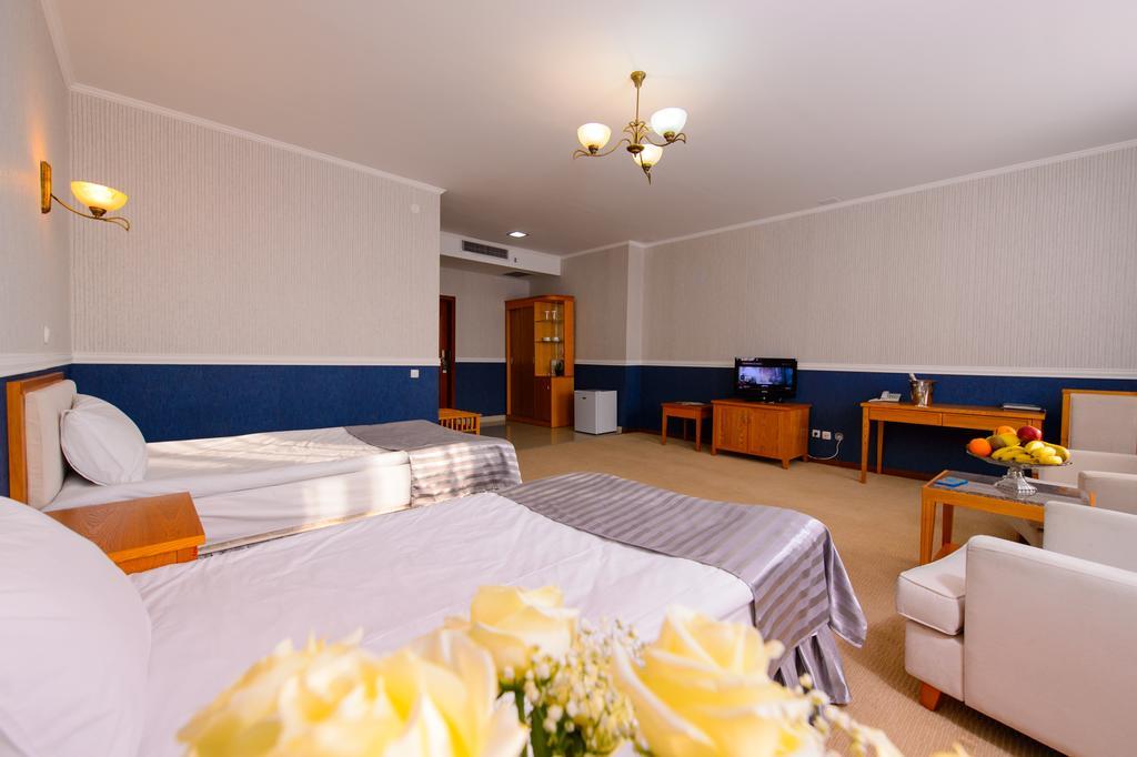 O Azamat Hotel Astana Exterior foto