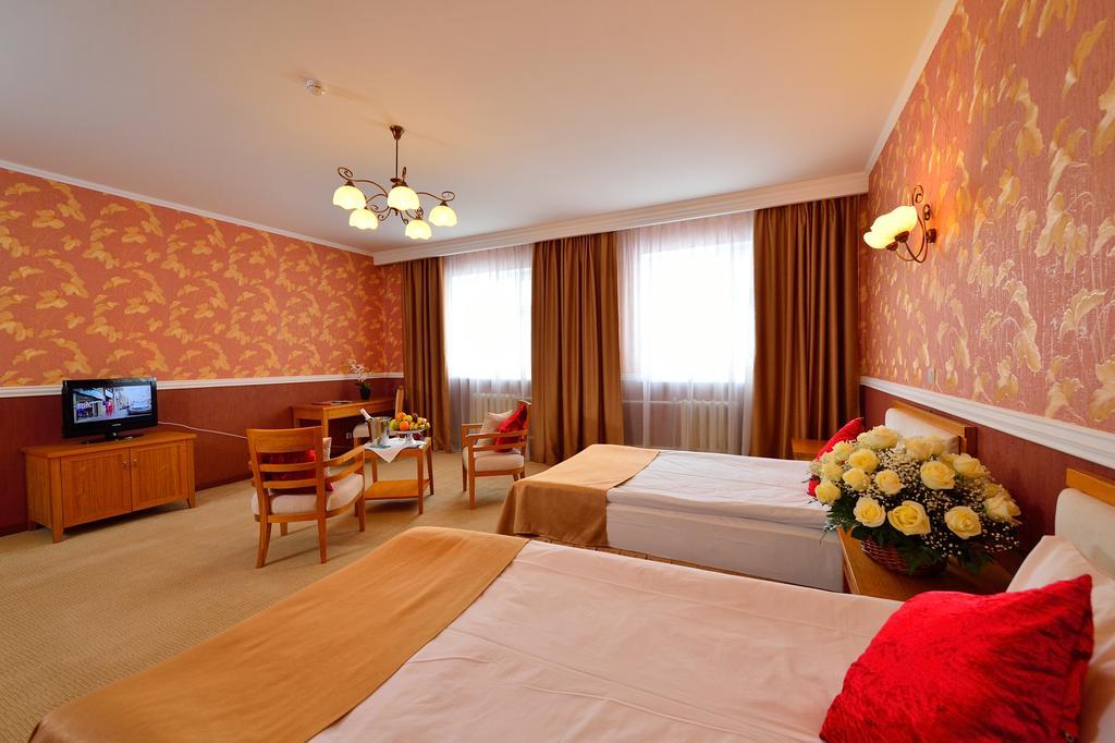 O Azamat Hotel Astana Exterior foto