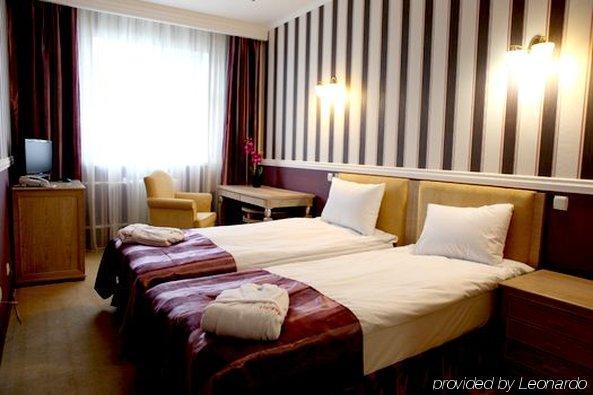 O Azamat Hotel Astana Cameră foto